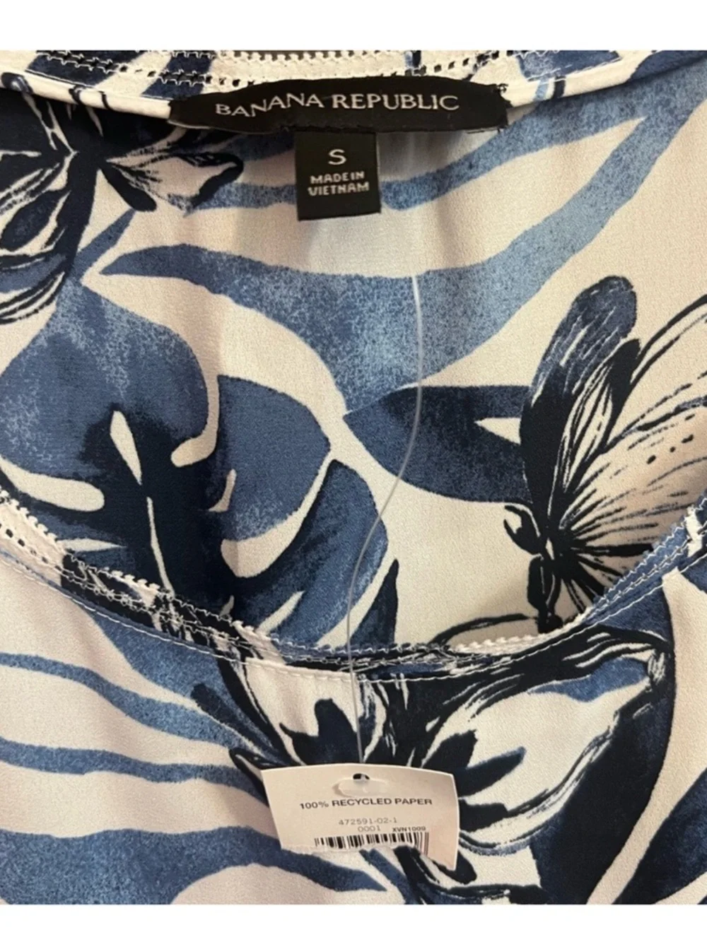 Banana Republic Blue Tropical Scoop Neck Women's Top - Picture 4 of 4